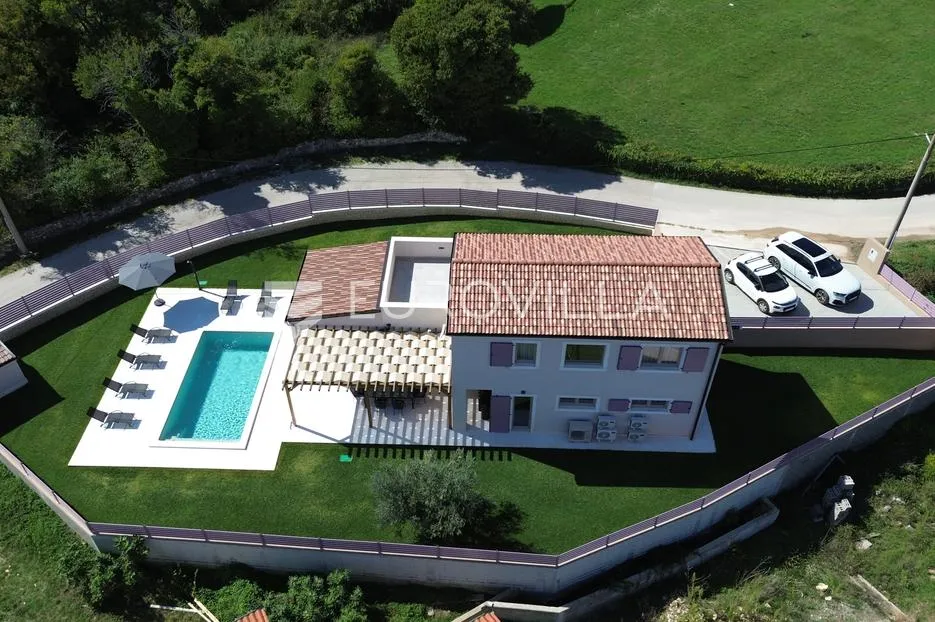 marčana, mutvoran, šarmantna moderna vila s bazenom i vrtom - slika 9