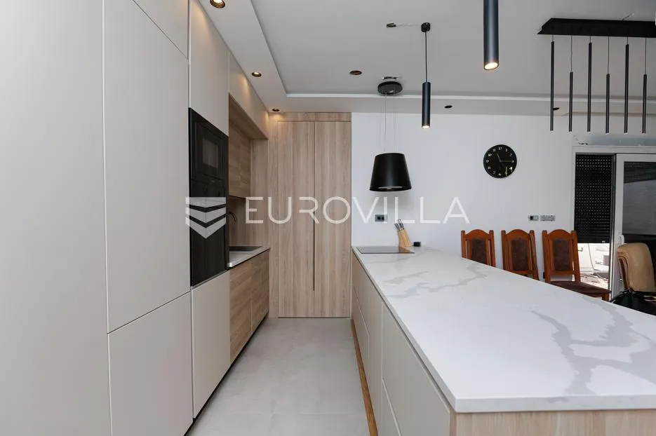 njivice, otok krk, dvoetažni stan u novogradnji s bazenom površine 104.45 m² - slika 3