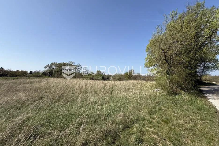 Istra, okolica Žminja, građevinsko zemljište 1410 m² - Balići I