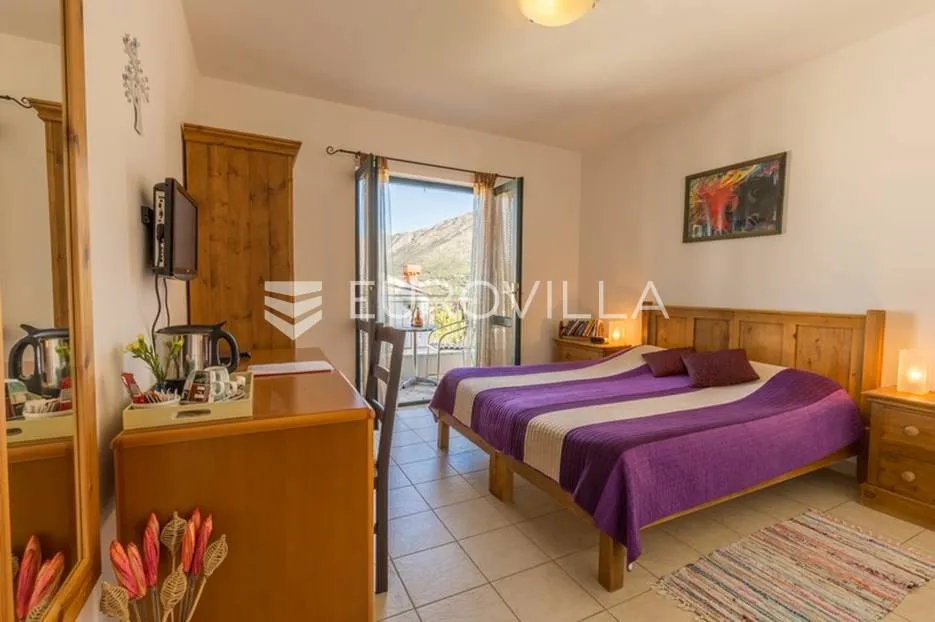 cavtat, vila s 14 apartmana 252 m2 - slika 14