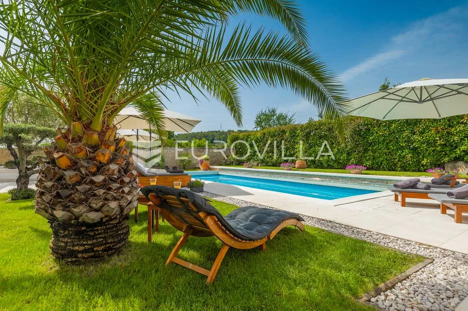 rovinj, rovinjsko selo, prekrasna villa s wellnessom i bazenom, 224 m² - slika 5