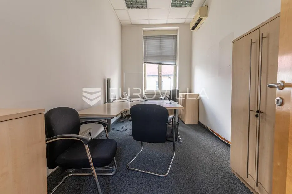 požega, trg sv.trojstva, namješteni poslovni uredi 110 m² - slika 6