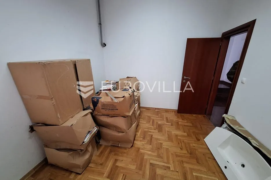 karlovac, stambeno poslovna zgrada 1000 m², višenamjenska mogućnost - slika 16