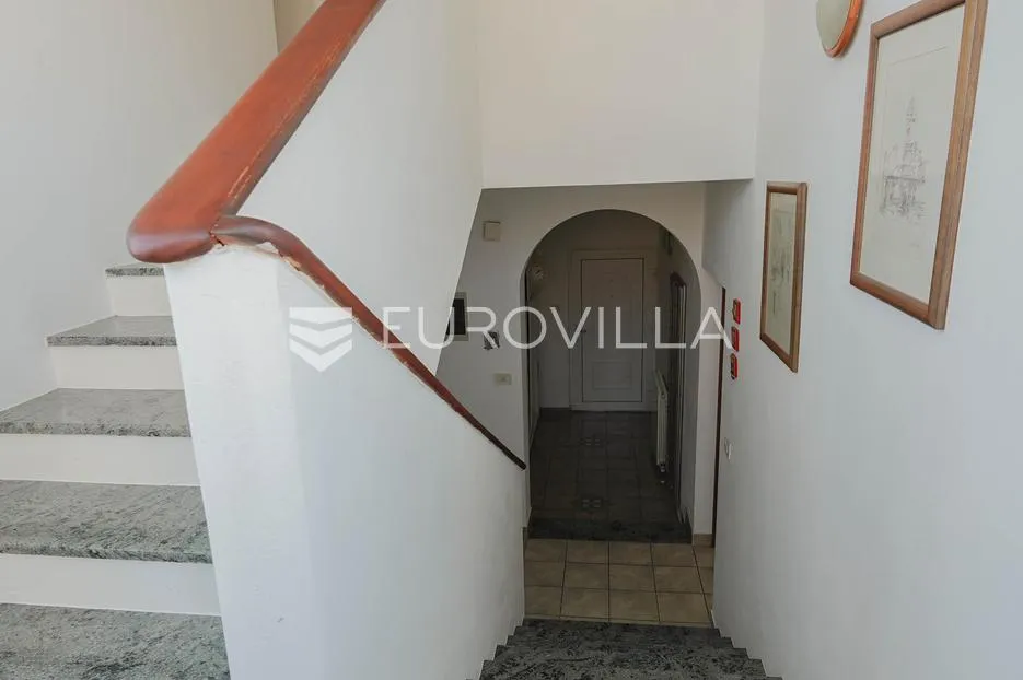 zadar, bokanjac, prostrana kuća površine 376 m² s velikim potencijalom - slika 53