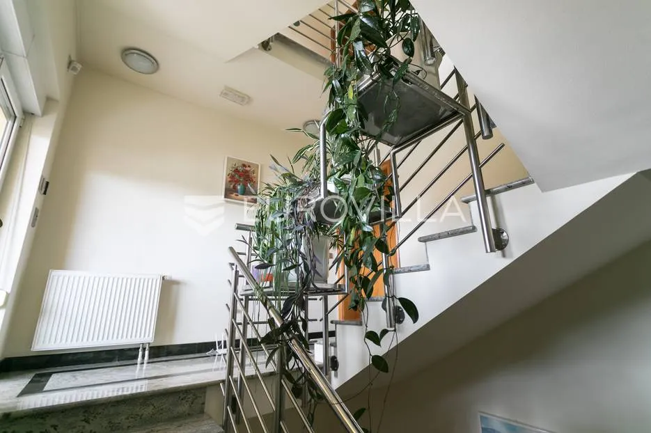 gornja dubrava, stambeno poslovna zgrada 1000 m2 na zemljištu 500 m2 - slika 13
