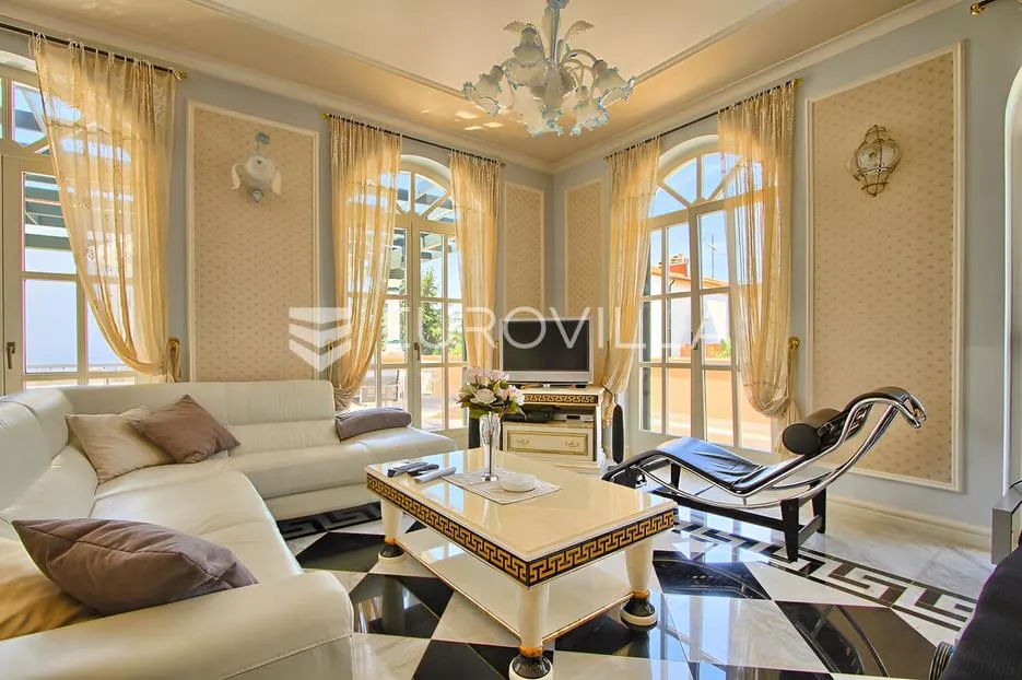 poreč, ekskluzivna vila s 430 m2, atraktivna lokacija - slika 31