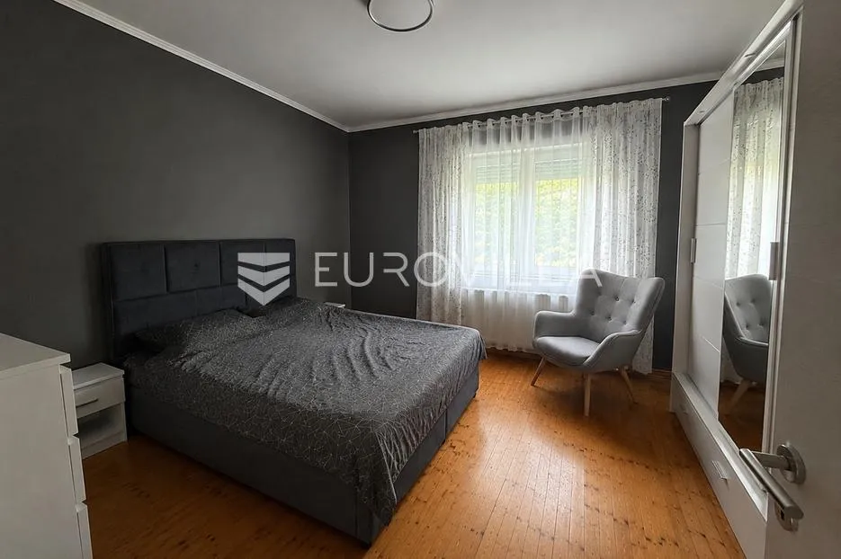 đakovo, centar, novouređena kuća 250 m² - slika 18