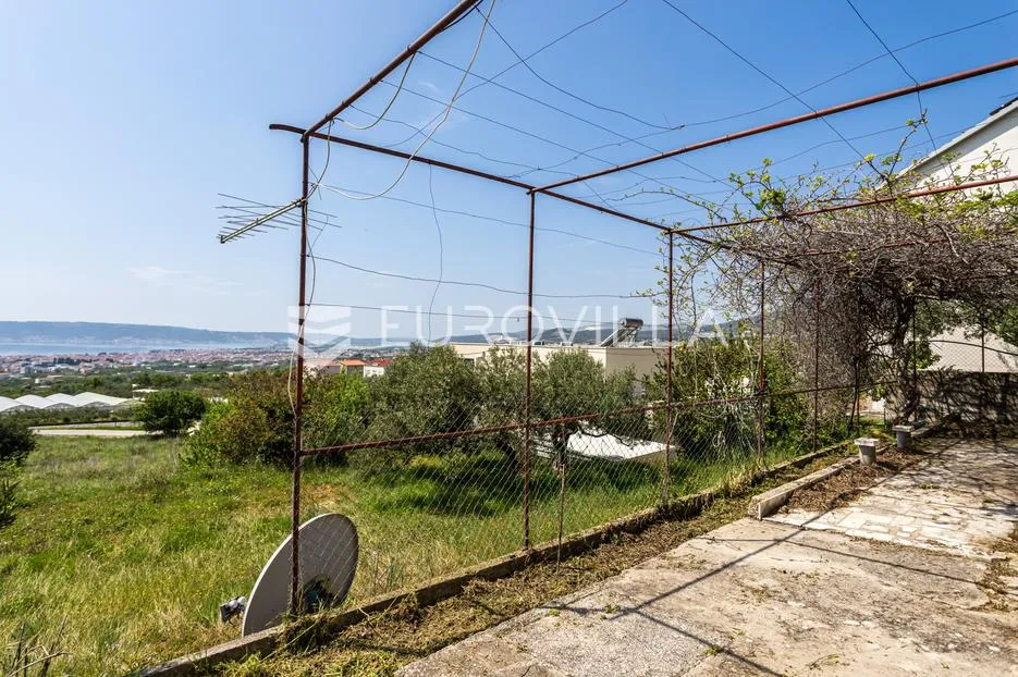 kaštel stari, samostojeća prizemnica površine 74 m², položena na zemljištu površine 1017 m² - slika 3