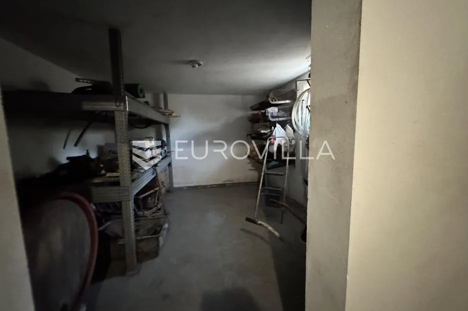 mandićevac, prekrasna katnica 150 m2 na zemljištu od 2854 m2 - slika 30