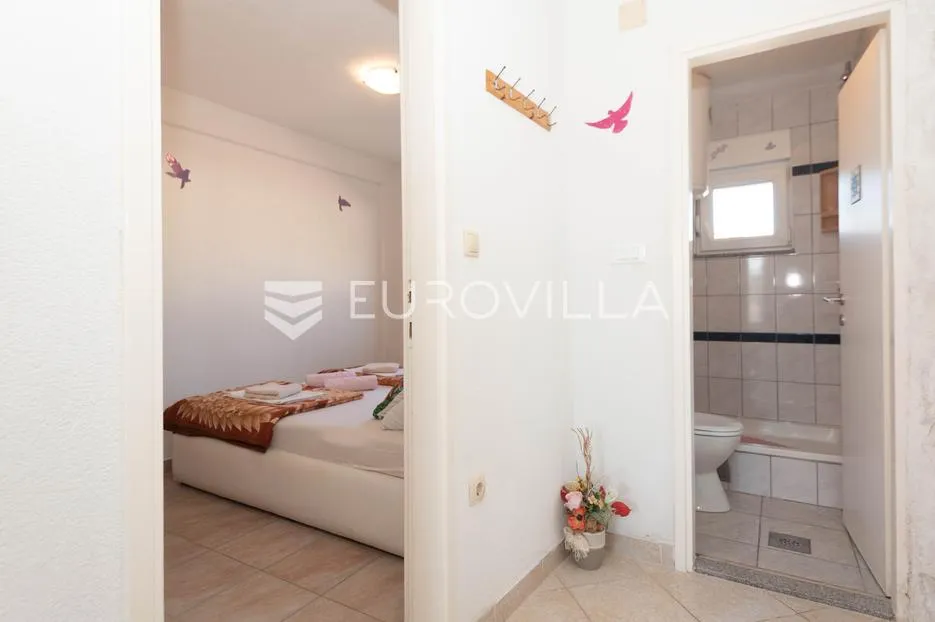 rogoznica, apartmanska kuća sa sedam stambenih jedinica, pogledom na more i rogoznicu - slika 5