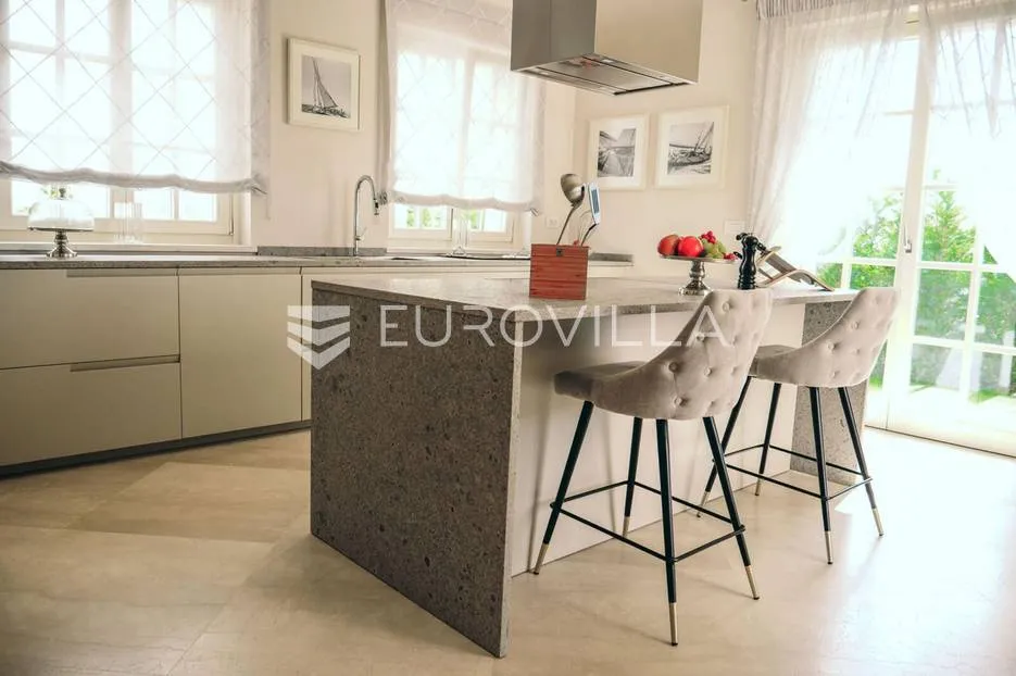 istra, vabriga, prekrasna kamena vila od 260 m2 s bazenom i vrtom - slika 13
