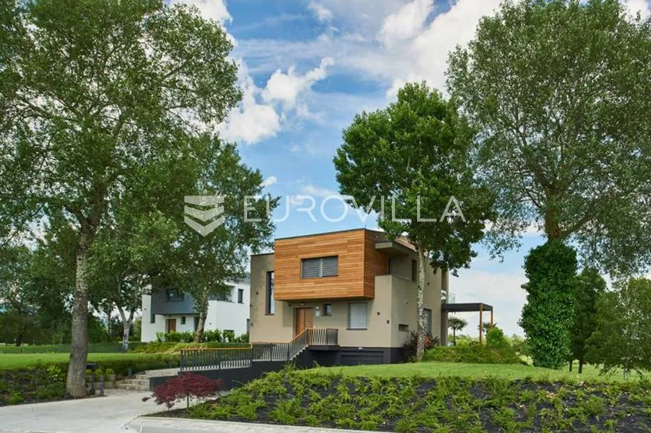 golf tereni luksuzna obiteljska vila s bazenom - slika 9