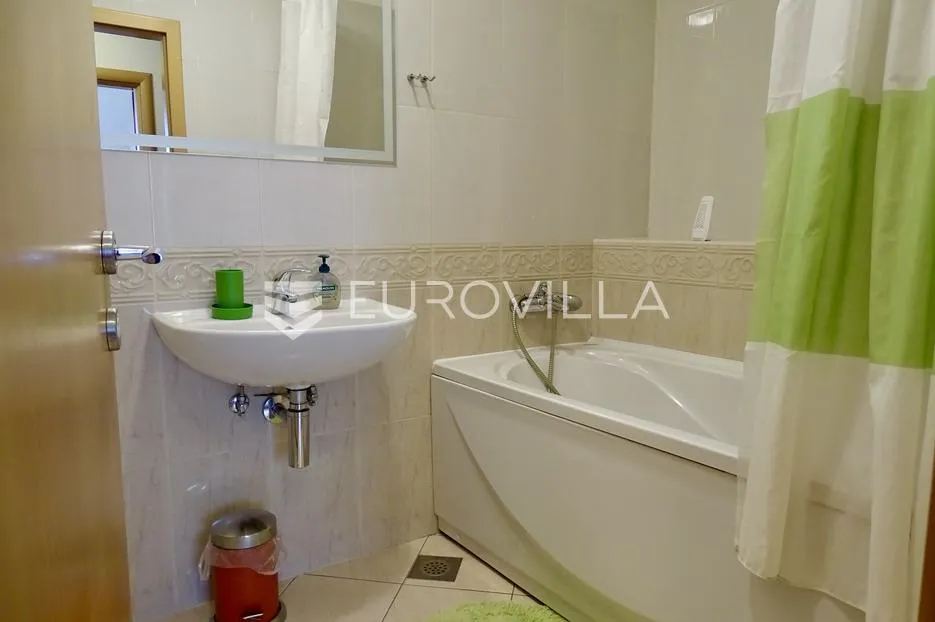 kastav, brestovice, trosoban stan od 120 m² sa zadivljujućim pogledom na more - slika 6
