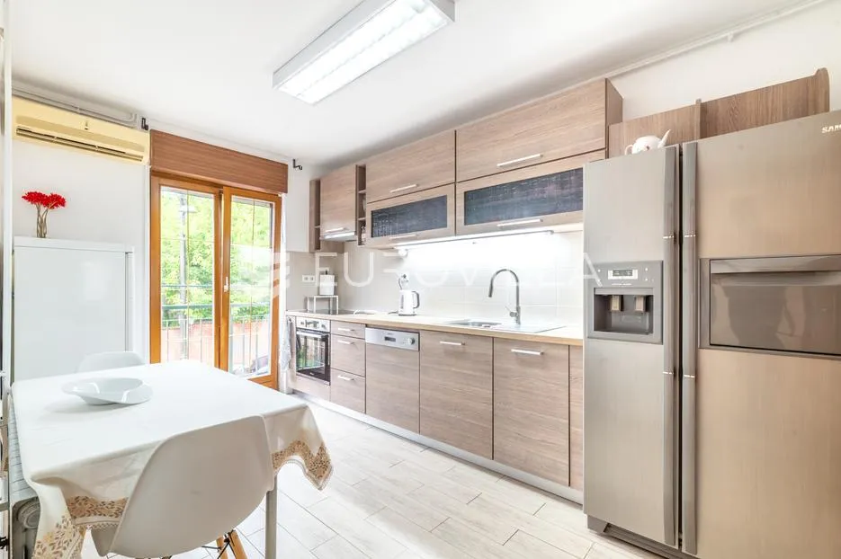 vinogradska, prekrasan peterosoban dvoetažni stan 140 m2 - slika 2