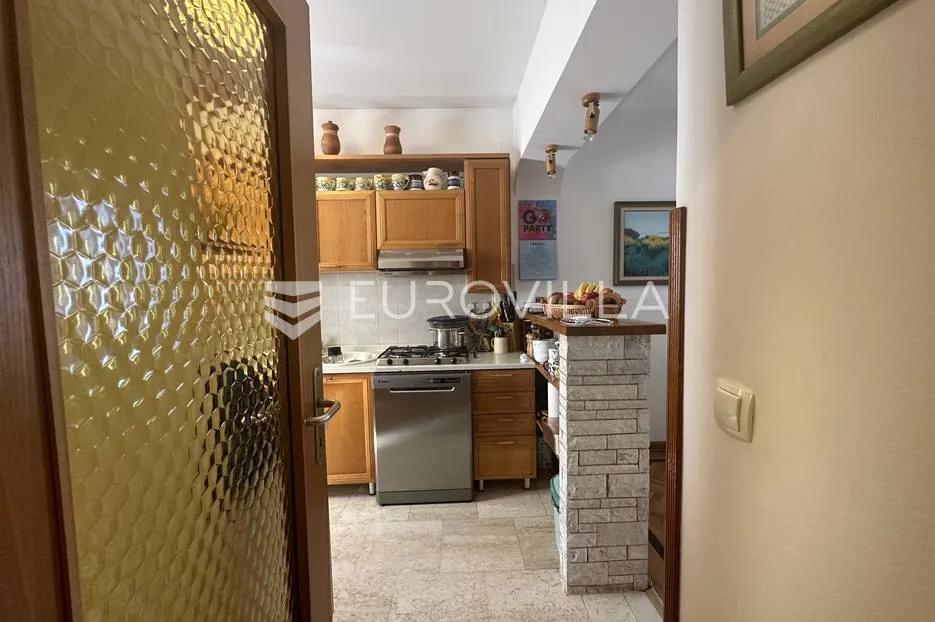štinjan, prekrasna kuća u nizu s vrtom i pogledom more 300 m² - slika 28