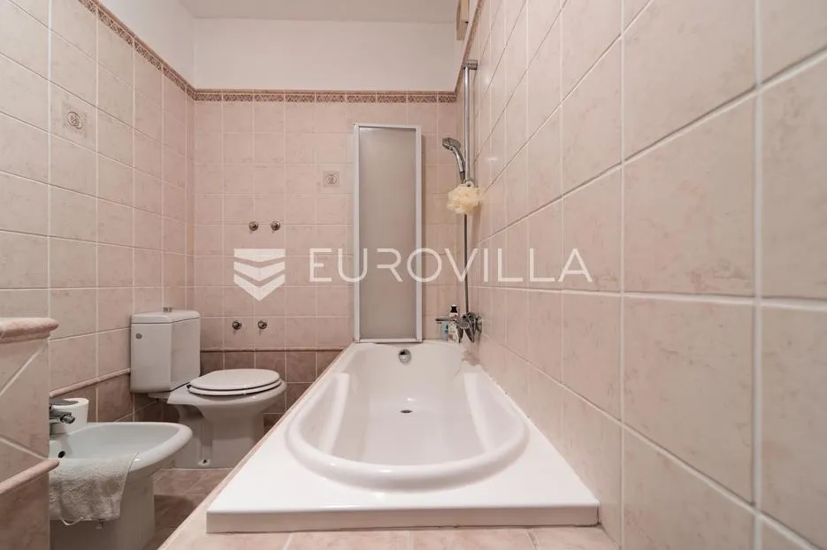 osijek, donji grad, prostrana kuća s dvorištem površine 403 m² - slika 25