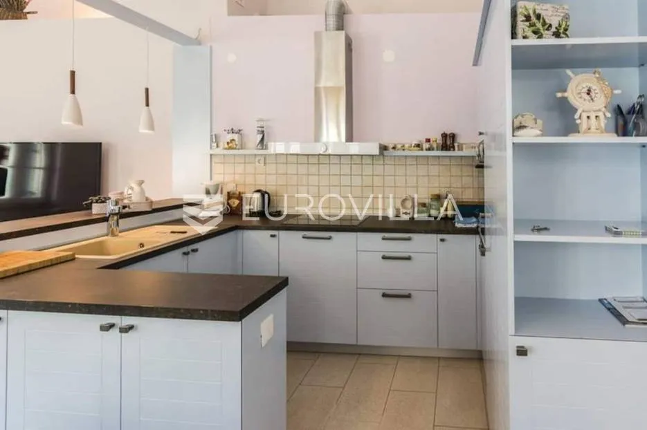 biograd na moru, trosoban stan 90,54m2 u centru grada, 50m od mora - slika 4