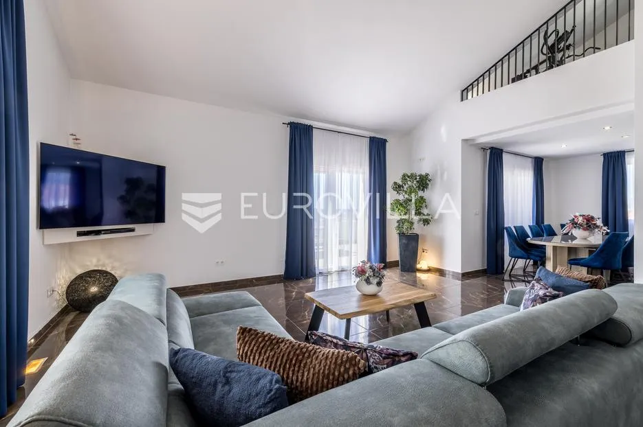 kaštel stari, atraktivna kuća s bazenom na mirnoj lokaciji - slika 23