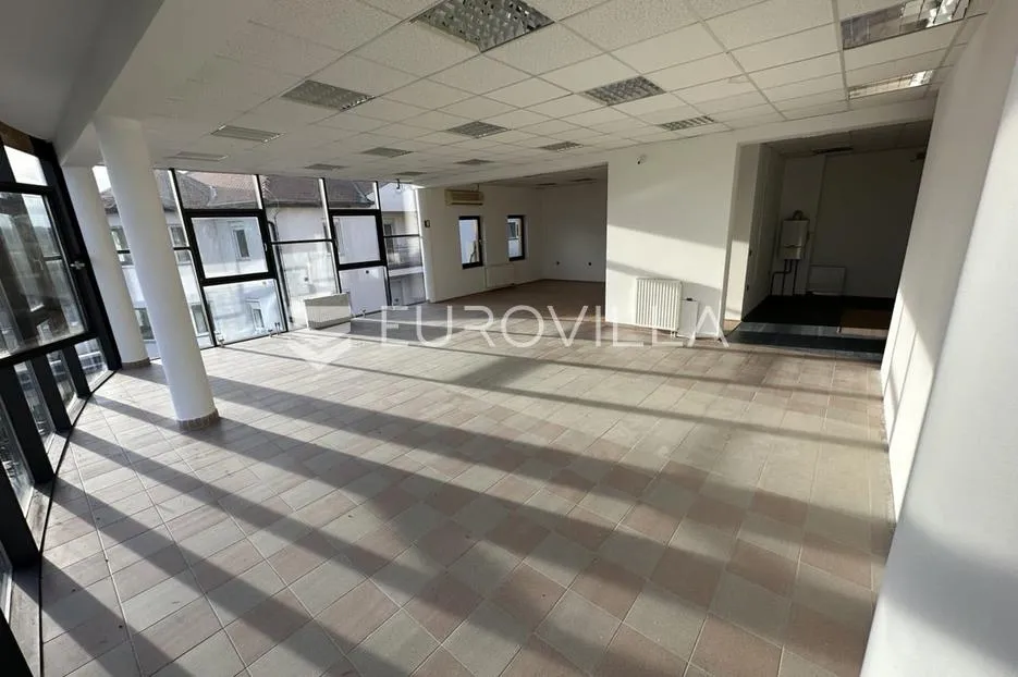 vukovar, centar, atraktivna poslovna zgrada na tri etaže - slika 2