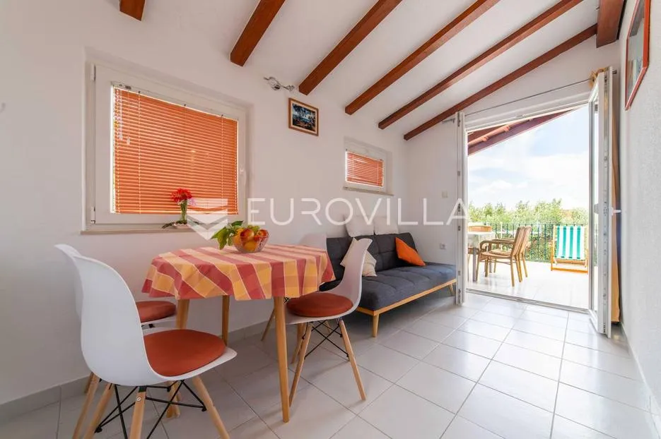 bol na braču - apartmanska kuća s građevinskim zemljištem - slika 11