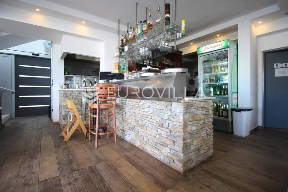 novi vinodolski, ugostiteljski objekt i stan na samom moru 230 m² - slika 5
