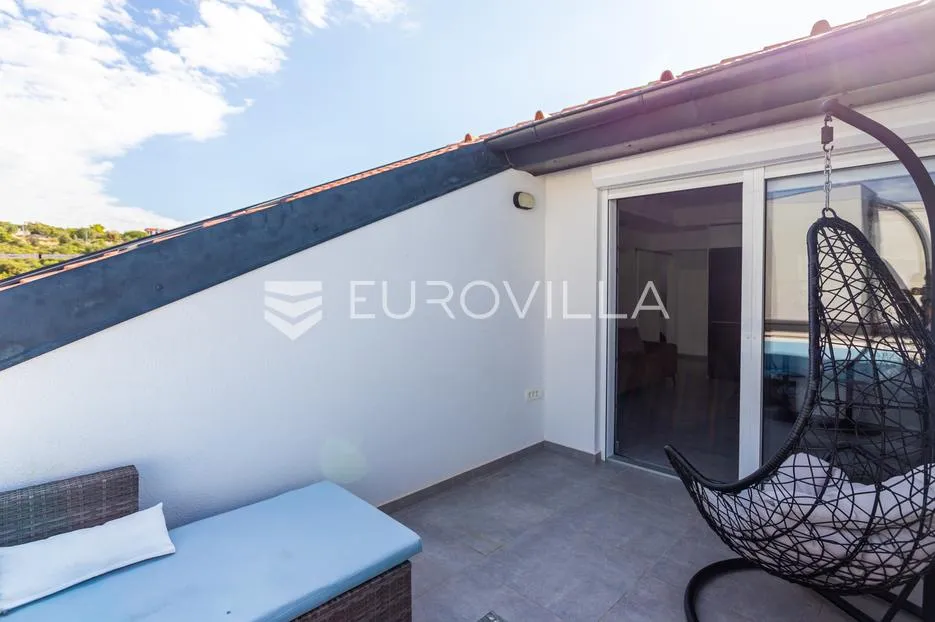 rogoznica, zečevo, kuća s 4 stana i podrumom, 366,81 m² - slika 24