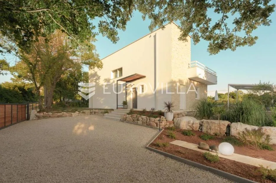 istra, žminj, prekrasna vila od 160 m2, na velikoj okućnici od 1100 m2 - slika 25