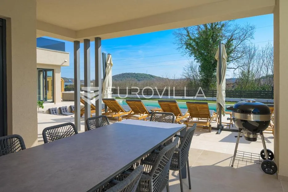 istra, rovinjsko selo, moderna kuća 210 m² s grijanim bazenom, saunom i jacuzzijem - slika 27