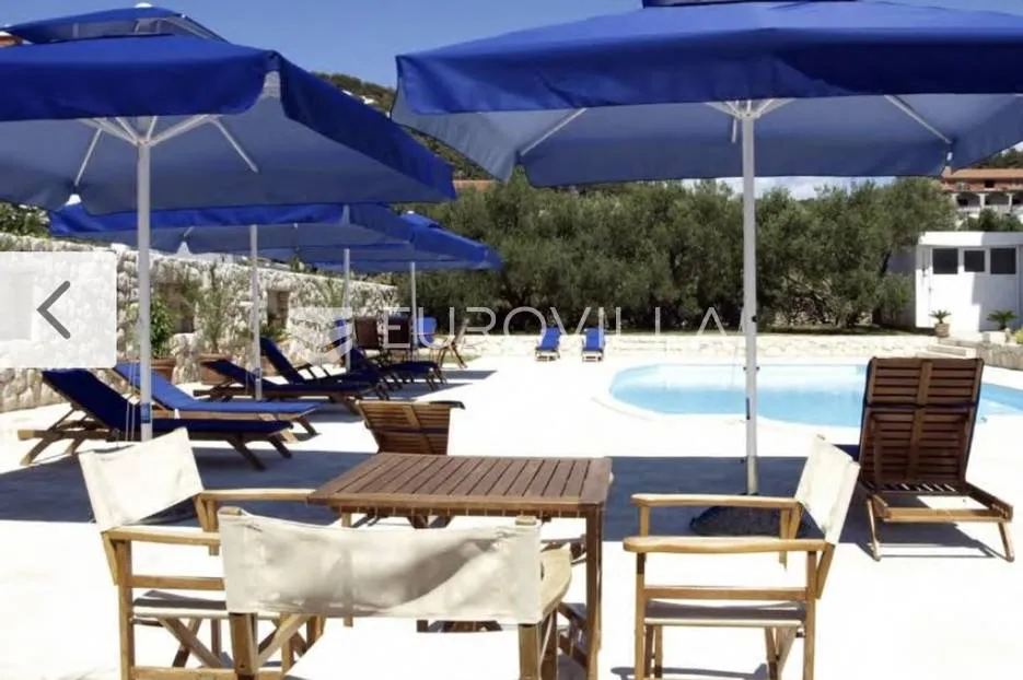 otok rab, barbat, villa sa pet apartmana 500 m² s bazenom - slika 4