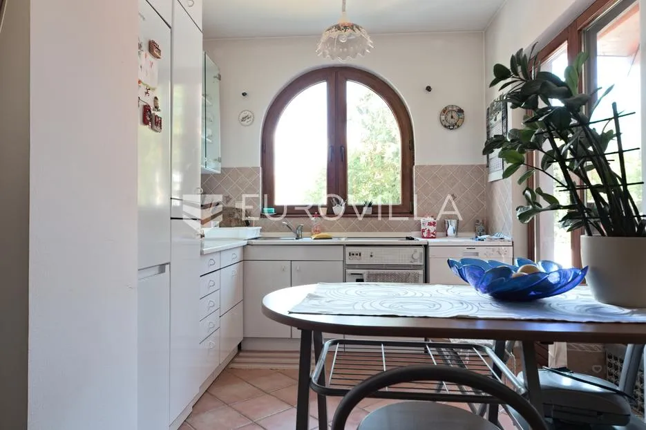 osijek, donji grad, prostrana kuća s dvorištem površine 403 m² - slika 17