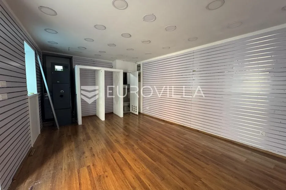 istra, rovinj, najam poslovnog prostora 20m2 u blizini glavnog trga - slika 3