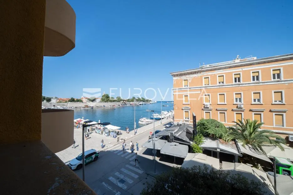 zadar, branimirova obala, trosoban stan s pogledom na more na izvrsnoj lokaciji - slika 11