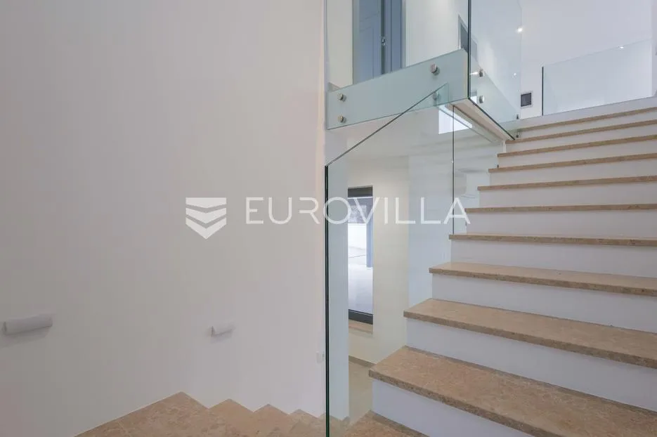 istra, pomer, unikatna, moderna villa 20 m od mora 322 m² - slika 38