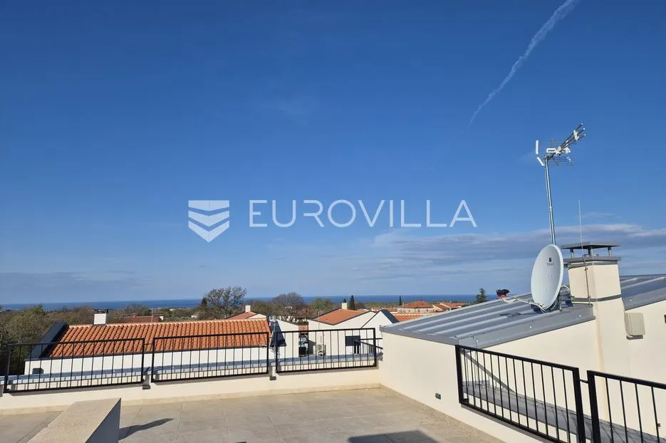 istra, poreč, dvosoban stan sa krovnom terasom i panoramskim pogledom na more - slika 18