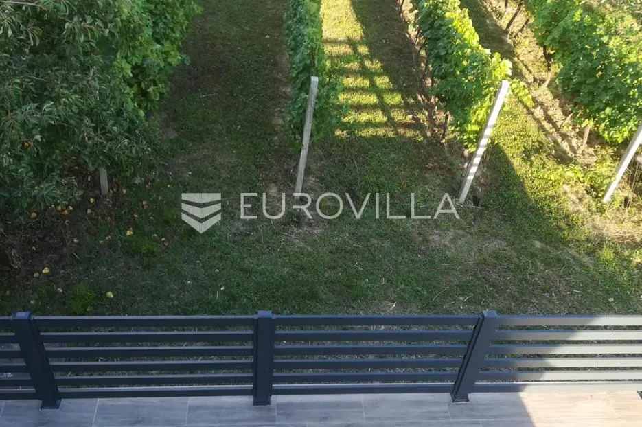 mandićevac, prekrasna vikendica 115 m² sa vinogradom i voćnjakom - slika 8