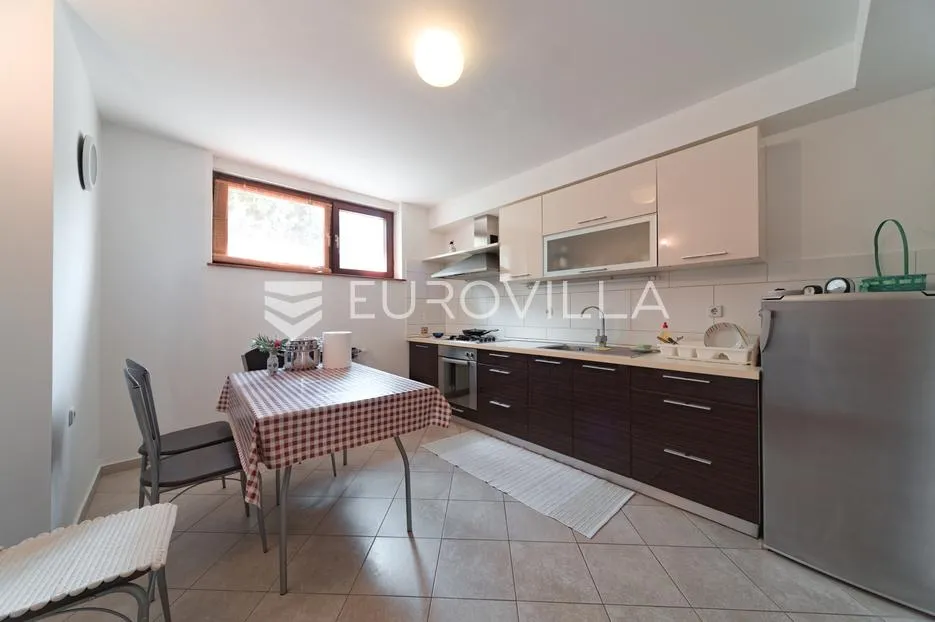 osijek, donji grad, prostrana kuća s dvorištem površine 403 m² - slika 27