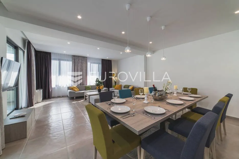 trogir, luksuzna vila s bazenom, nkp 368 m2 - slika 18