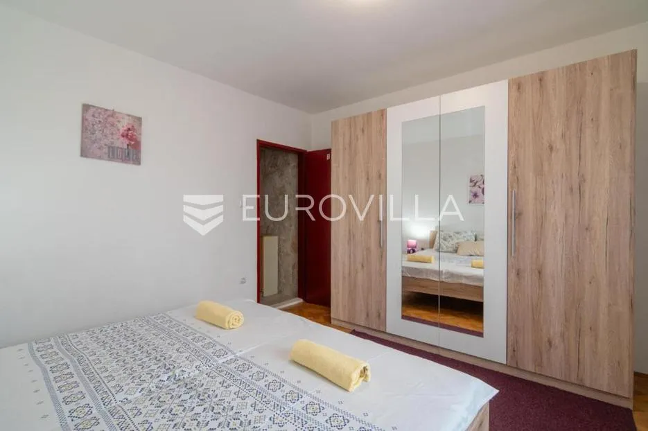 pag, pag kuća razvedena na četiri etaže 155 m², u samom centru paga - slika 7