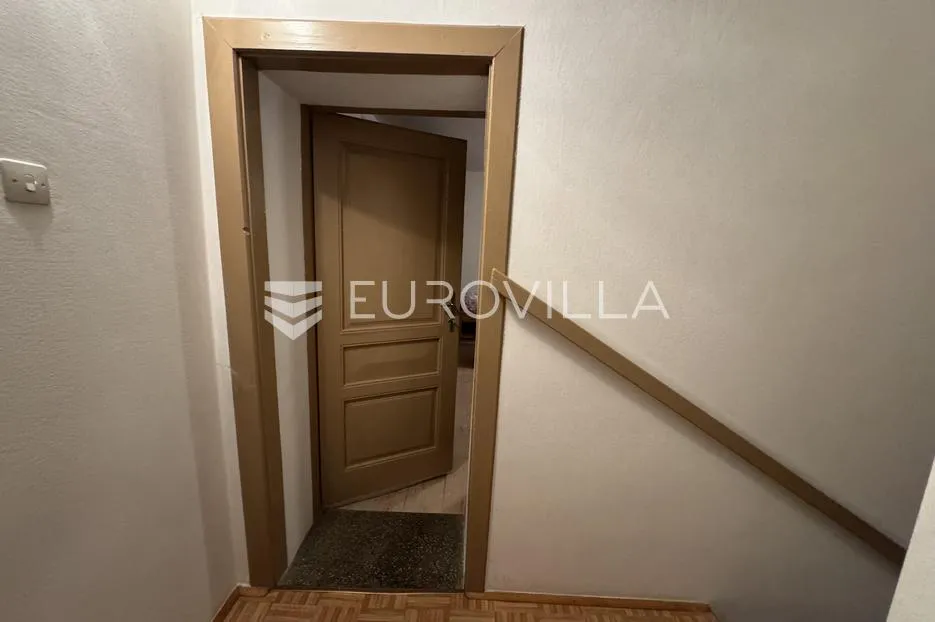 istra, kanfanar, autentična istarska kuća 200 m² s velikim potencijalom i velikom okućnicom - slika 14