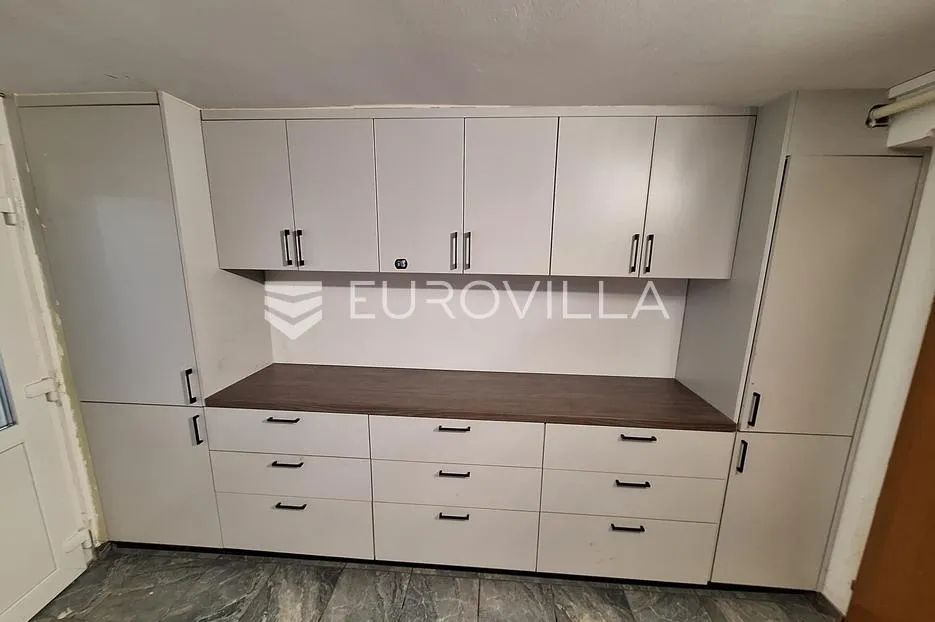 karlovac, luščić, kuća 345 m², novouređena, odlična lokacija - slika 14