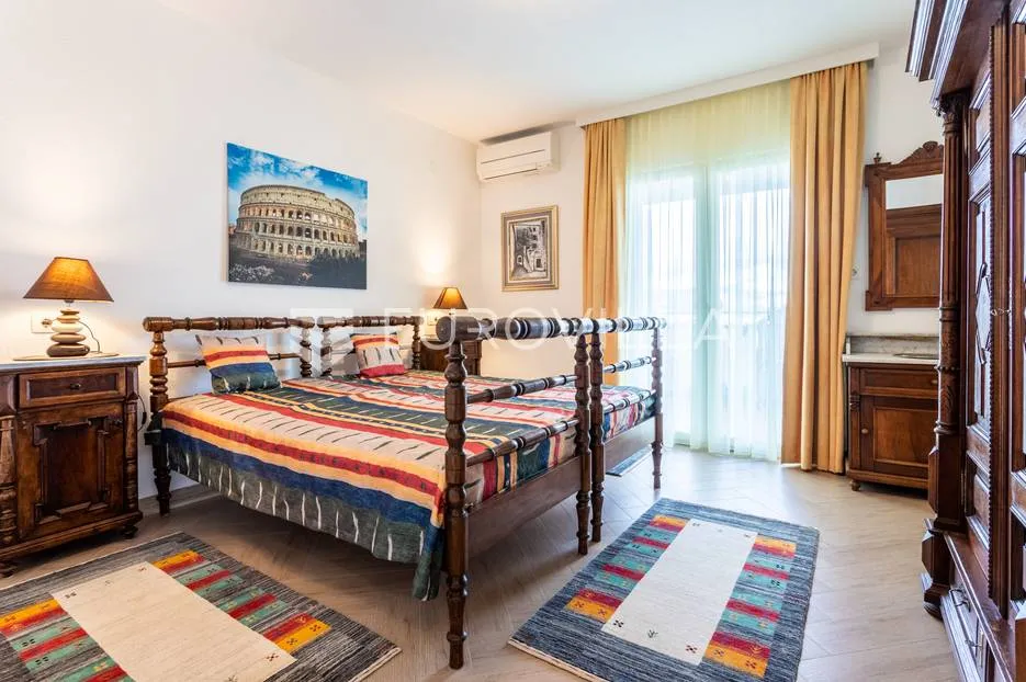 trogir, okrug gornji, prekrasna vila s pogledom na more - slika 20
