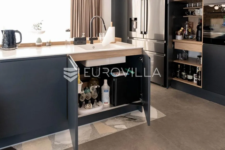 opatija, prekrasan penthause 228 m² s besprijekornim pogledom - slika 15