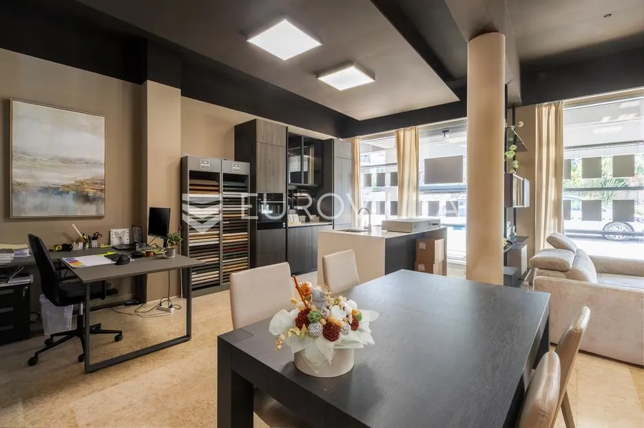 Istra, Novigrad, atraktivan poslovni prostor od 129 m² u blizini marine