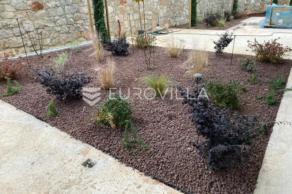 istra, okolica bala, kamena dizajnerska kuća 176 m² s bazenom - slika 36