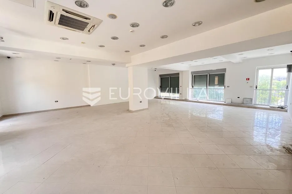 pula, centar, dugoročni najam prostranog poslovnog prostora, 1. kat, 103.35 m² - slika 1