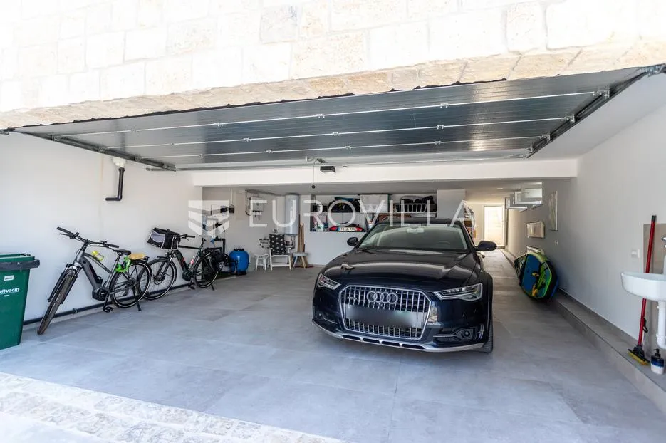 rogoznica, ražanj, prekrasna kuća s bazenom i pogledom na more, 390,51 m² - slika 40