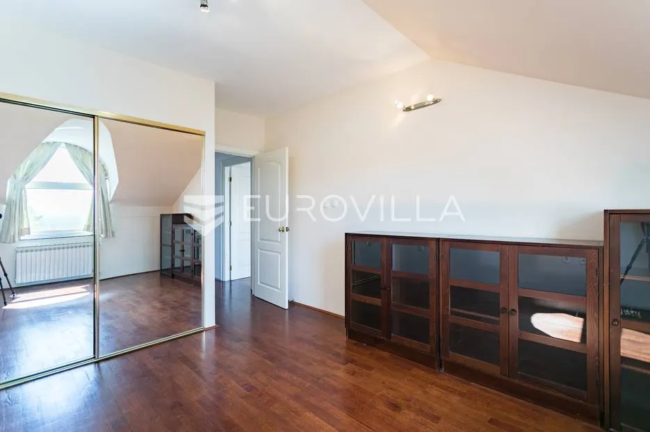 zagreb, šestinski vrh prekrasan šesterosoban dvoetažan stan 250m2 + 2 garaže - slika 25