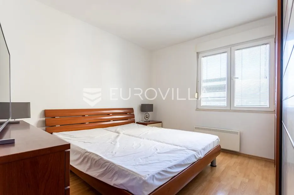 split, dubrovačka ulica - odličan stan s garažom (87 m2) - slika 16