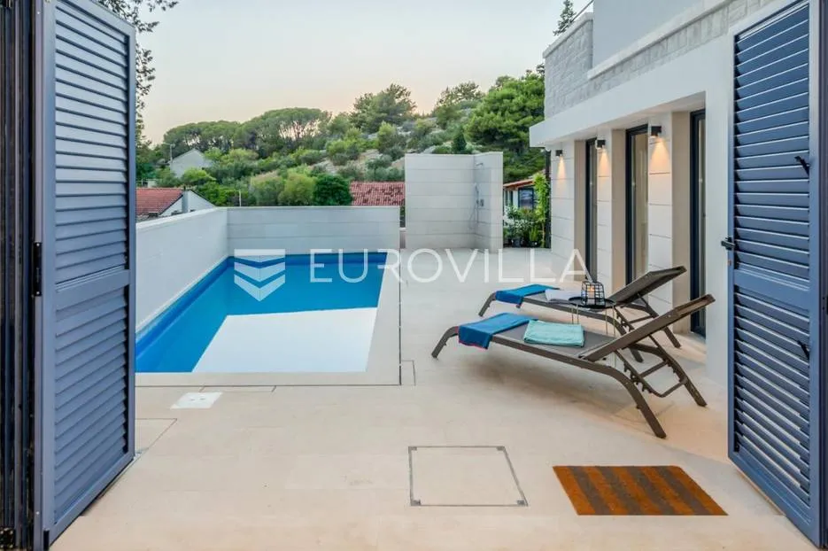 brač- prekrasna moderna vila s bazenom - slika 3