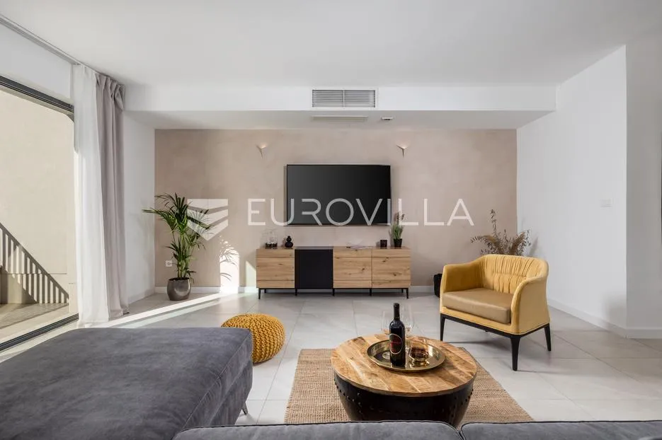 otok krk, malinska, luksuzna vila s dva apartmana u prvom redu do mora - slika 19